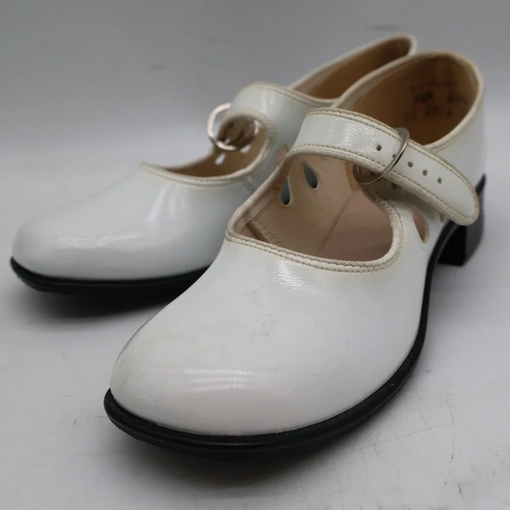 Right Step Mary Jane Shoes Girls 3.5M Vintage 70s White Patent Cutout Deadstock